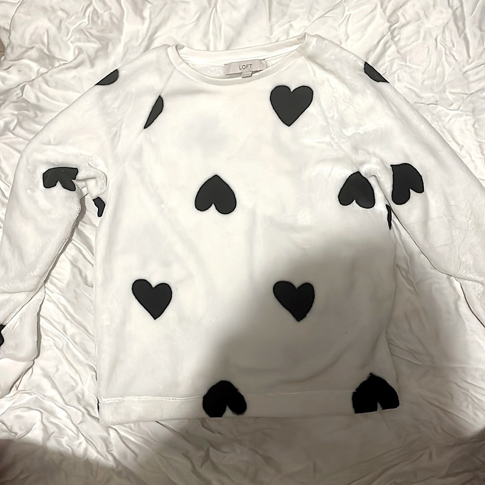 BLACK AND WHITE SWEATER🪩🪩💃💃!!!!